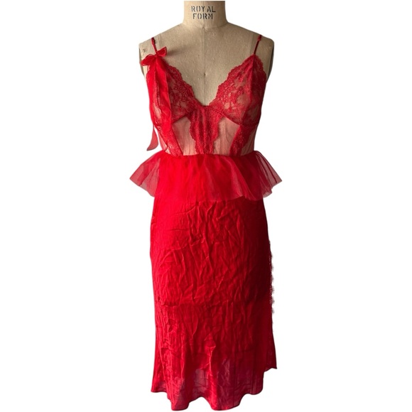 Victorias Secret Designer Collection Red Silk and Lace Slip Lingerie NWT